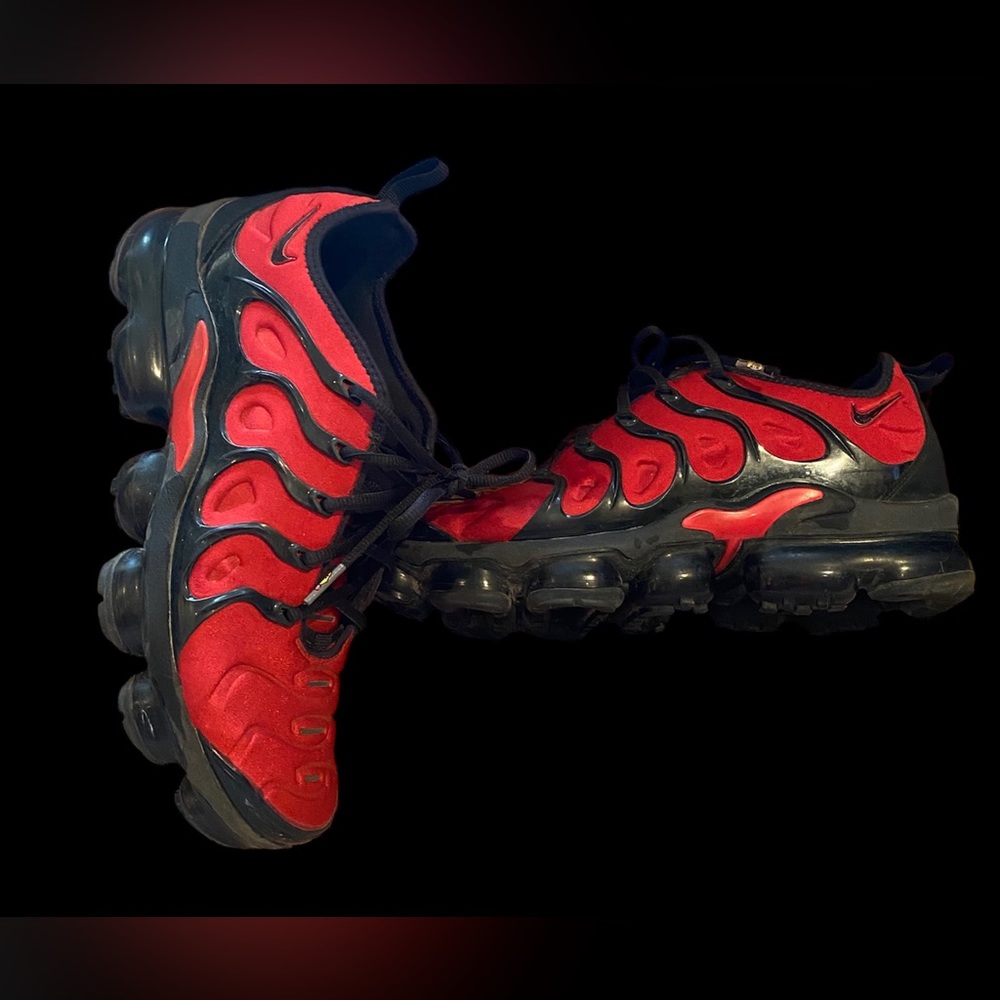 Men’s size 8 Nike Air Vapor Max Plus varsity red tennis shoes